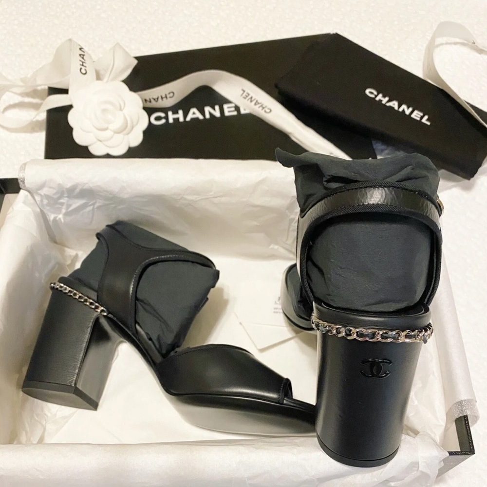 Authentic Chanel Black leather sandals size 37.5